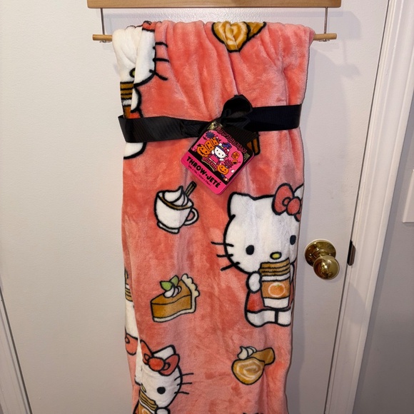 Hello Kitty Pumpkin Spice Throw Blanket - Picture 2 of 3